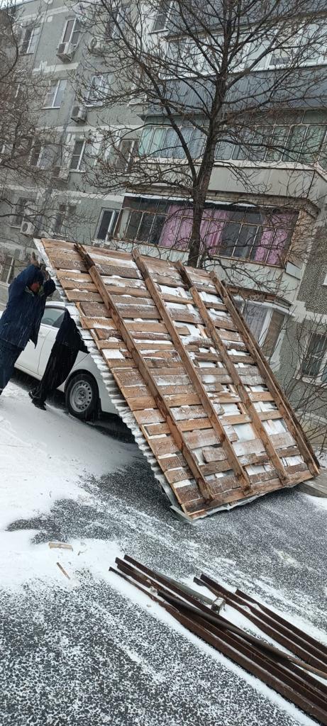 Последствия сильного ветра в Новороссийске